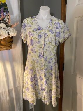 Vintage Floral Button-Front Summer Dress in Lavender and Cream